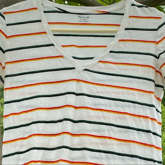 ❌SOLD❌ ⚡️Madewell | Cream Striped V-neck Tee | EUC | XXS ❤️ 1 Tiny Flaw - Picture 17 of 17